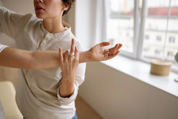 Sessão de fisioterapia ortopédica e desportiva na clínica Focus Saúde em Ribeirão Preto